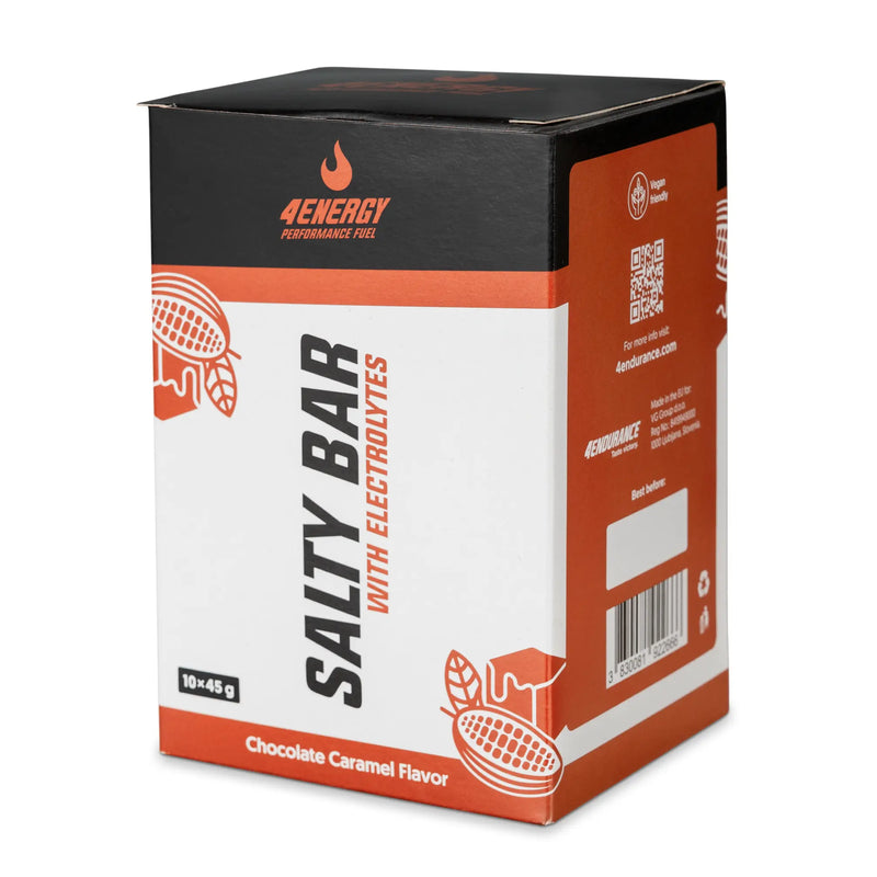 4Energy Salty Bar - 45 g sabor caramelo, envoltorio negro con acentos naranjas, trozos de chocolate y copos de avena sobre fondo blanco.